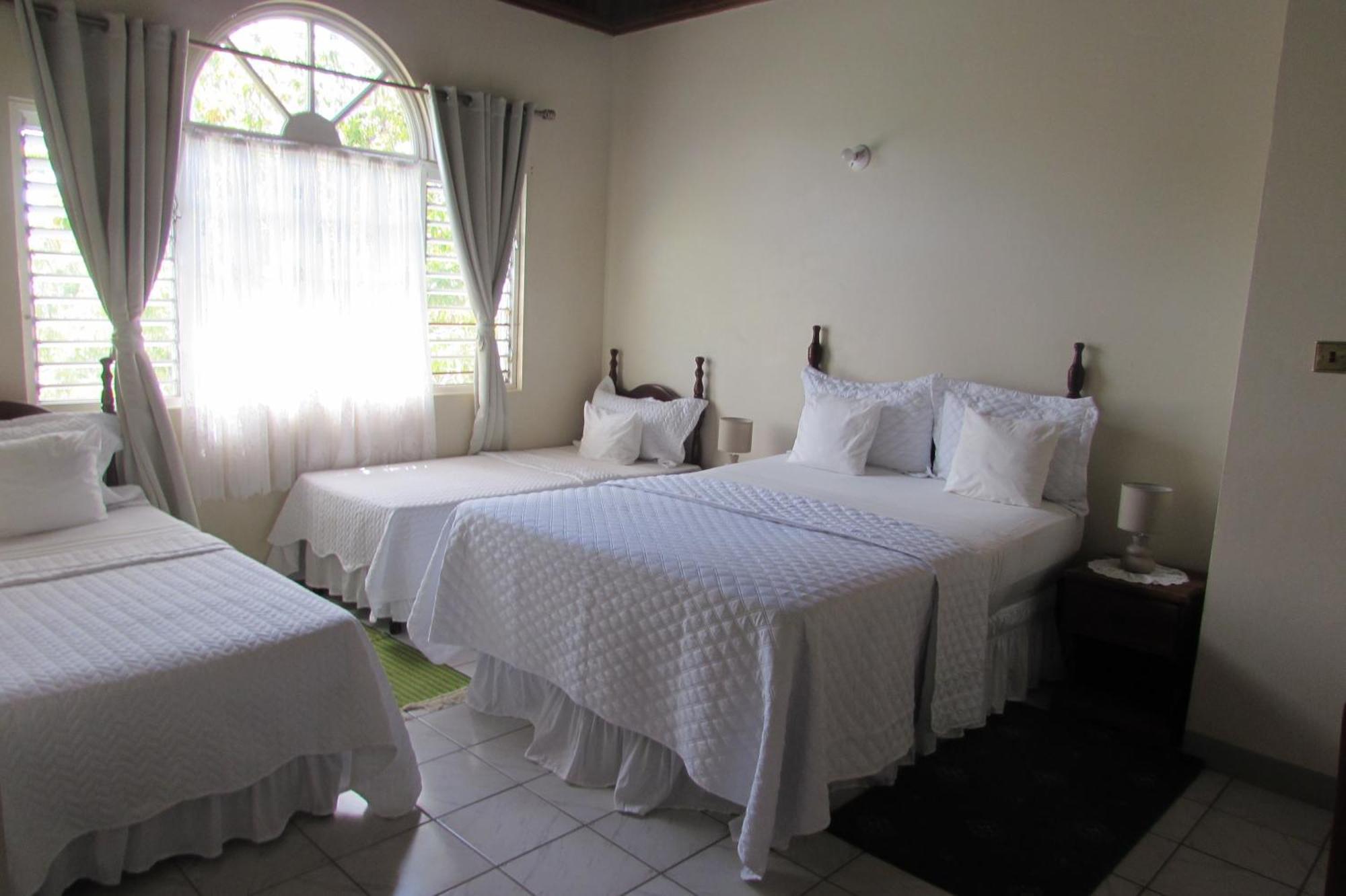 Nelsons Retreat Hotel Negril Exterior photo